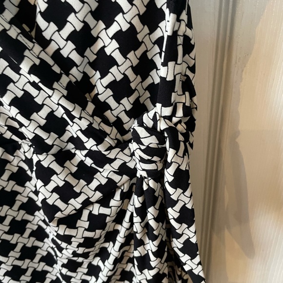 2/$40 NWT Banana Republic Sleeveless Black & White geometric Faux Wrap Dress S - Picture 5 of 6